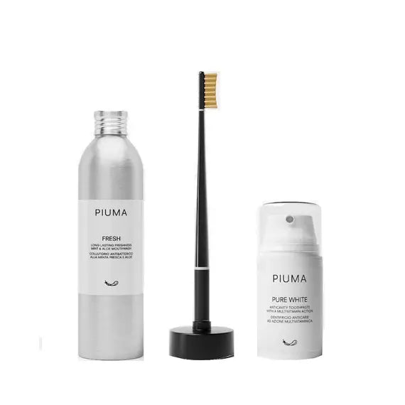 Piuma Smile Box Piuma Brush Vitamin C Spazzolino Nero Medium con Base Calendario e Pure White Dentifricio Anticarie Gusto Menta 75 Ml | Acquista Online su Farmaclick